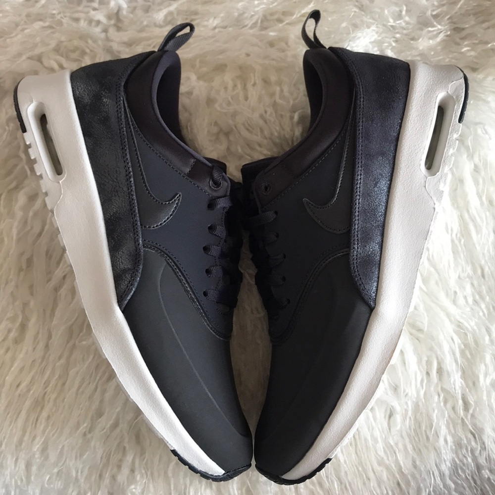 NWT Nike Air Max Thea Premium - Picture 2 of 8